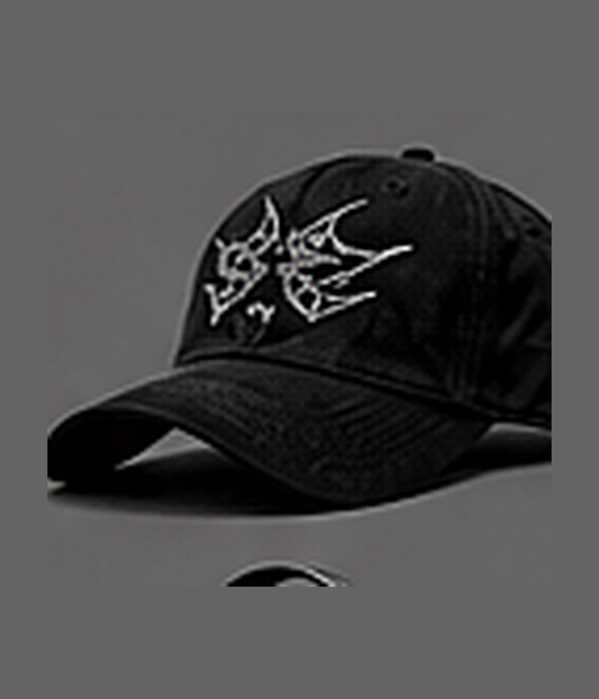 Neotora Thorn Crest Cap in black